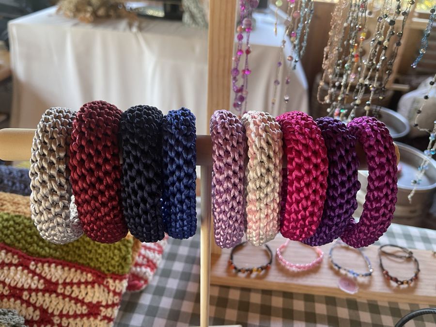 Brazaletes tejidos, varios colores, hecho a mano por Martuki Crochet