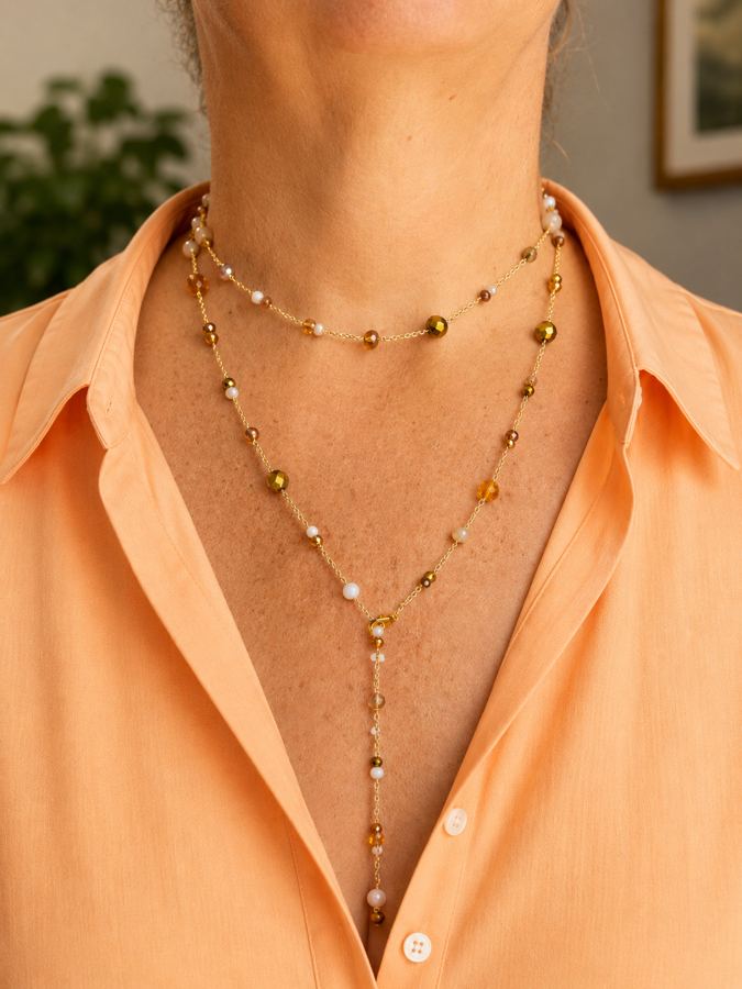 Collar dorado, hecho a mano por Martuki Crochet