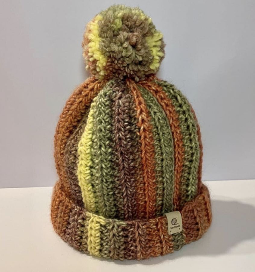 Gorro tonos tierra, hecho a mano por Martuki Crochet
