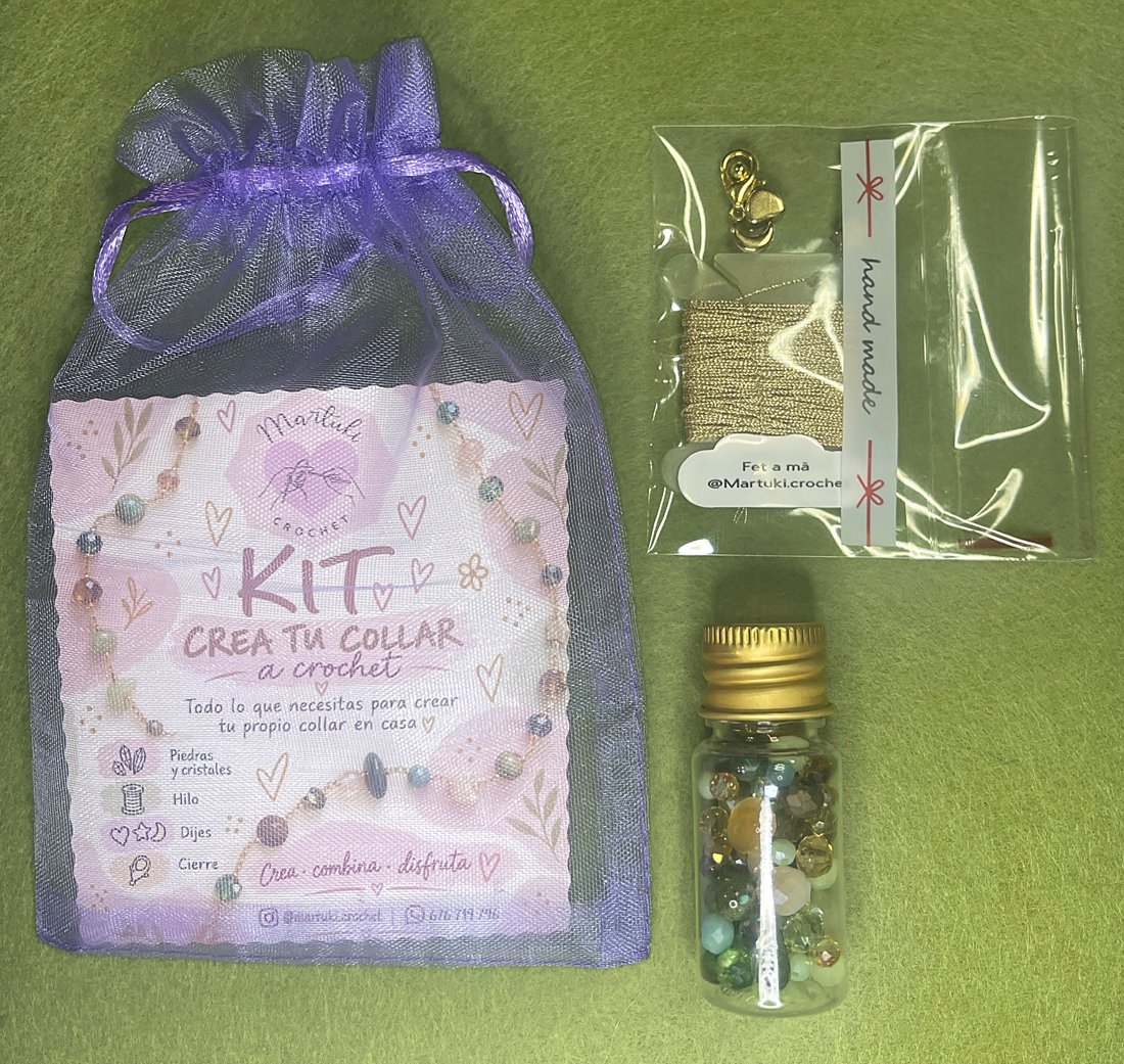 Kit Crea tu collar a crochet: bolsa con piedras y cristales, hilo, dijes y cierre