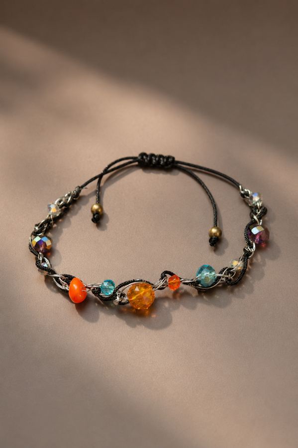 Pulsera negra y naranja, hecho a mano por Martuki Crochet